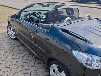 Gebraucht Peugeot 206 CC 109 PS (80 kW) 2005 Schwarz Cabrio