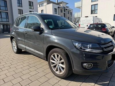 Gebraucht VW Tiguan LOUNGE 122 PS (89 kW) 2015 Grau SUV
