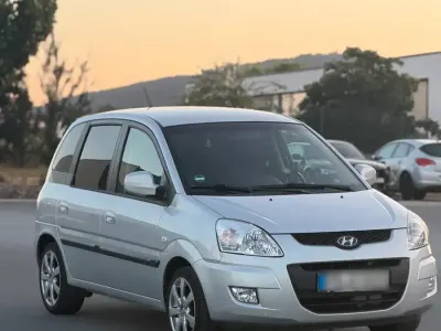 Gebraucht Hyundai Matrix 122 PS (89 kW) 2010 Silber Van / Kleinbus