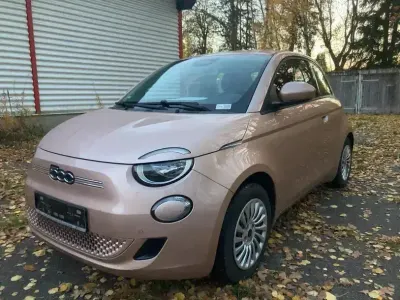 Gebraucht Fiat 500e Basis 86 kW (118 PS) 2023 Rose gold (5cf) Limousine