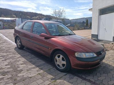 Occasion Opel Vectra 100 PK (73 kW) 1998 Rood Sedan