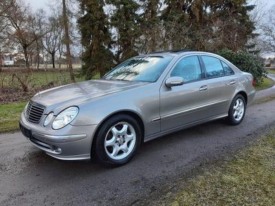 Gebraucht Mercedes E220 Elegance 150 PS (110 kW) 2005 Gold Limousine