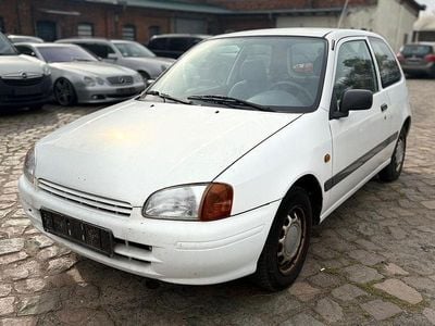 Begagnad Toyota Starlet 75 HK (55 kW) 1998 Vit Halvkombi