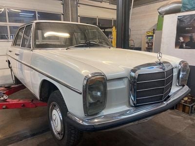 Second-hand Mercedes W115 105 CP (77 kW) 1968 Alb Berlinǎ