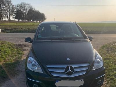 Gebraucht Mercedes 180 85 PS (62 kW) 2010 Schwarz Limousine