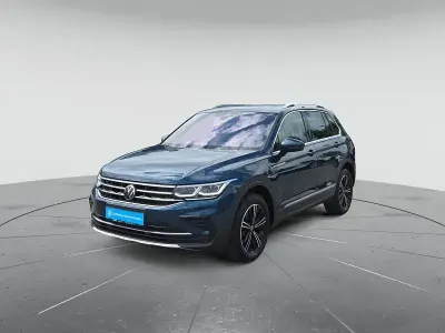 Gebraucht VW Tiguan Elegance 245 PS (180 kW) 2023 Nightshade blue metallic SUV