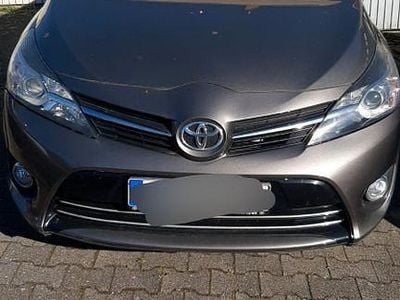 Usata Toyota Verso Comfort 111 CV (81 kW) 2017 Grigio Monovolume