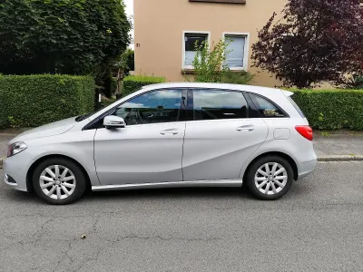 Gebraucht Mercedes B180 122 PS (89 kW) 2012 Silber Kleinwagen