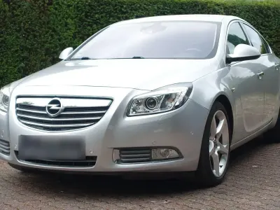 Gebraucht Opel Insignia Design Edition 160 PS (117 kW) 2011 Silber Limousine