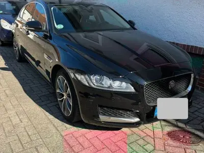 Gebraucht Jaguar XF Pure 180 PS (132 kW) 2017 Schwarz Limousine