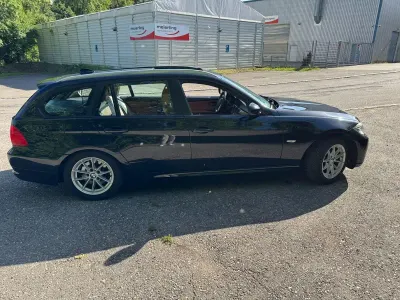 Gebraucht BMW 320 184 PS (135 kW) 2012 Schwarz Kombi