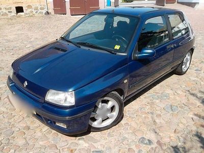 Second-hand Renault Clio 135 CP (99 kW) 1996 Albastru Hatchback