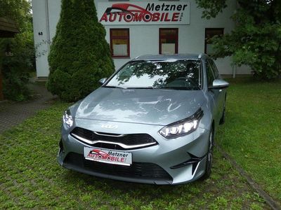 Neu Kia Ceed Sportswagon 140 PS (102 kW) 2025 Silber Kombi