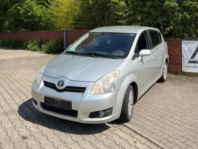 Gebraucht Toyota Corolla Verso Team 136 PS (100 kW) 2009 Silver metallic Van / Kleinbus