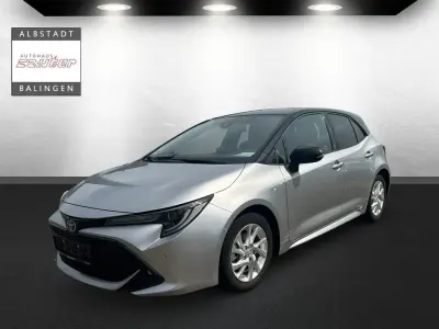 Gebraucht Toyota Corolla Team 140 PS (102 kW) 2023 Silver metallic / black (metallic) Limousine