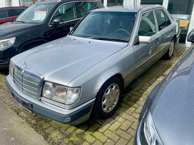 Silber Gebraucht 1991 Mercedes E230 Limousine | 3.490 €