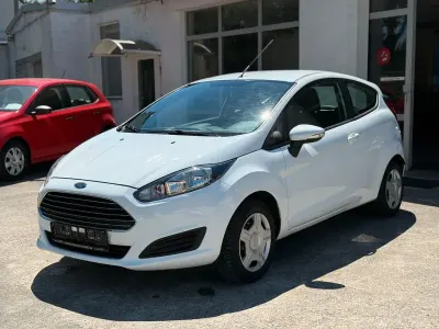 Gebraucht Ford Fiesta Trend 60 PS (44 kW) 2013 Weiß Kleinwagen