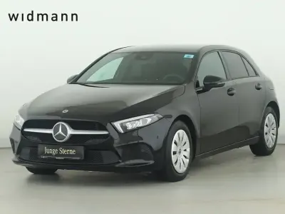 Gebraucht Mercedes A180 116 PS (85 kW) 2022 Unilack nachtschwarz Limousine