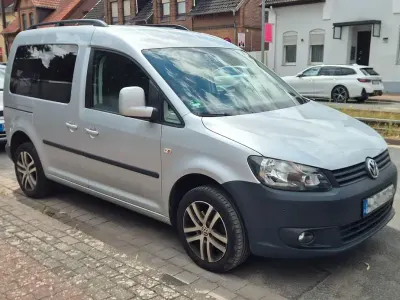 Gebraucht VW Caddy Trendline 102 PS (75 kW) 2011 Silber Van / Kleinbus