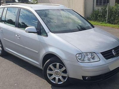 Silber Gebraucht 2005 VW Touran Highline Van / Kleinbus | 3.800 € (Etwas zu teuer)