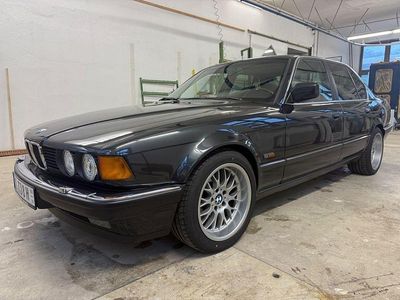Second-hand BMW 735 211 CP (155 kW) 1989 Negru Berlinǎ