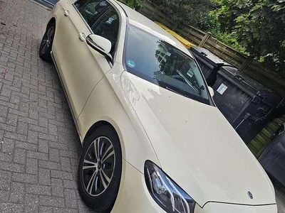 Gebraucht Mercedes E220 194 PS (142 kW) 2018 Beige Limousine