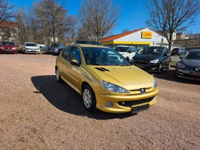 Occasion Peugeot 206 Tendance 109 PK (80 kW) 2005 Geel Sedan