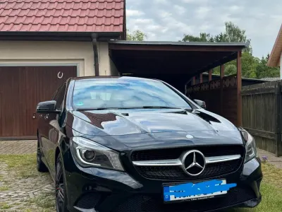 Gebraucht Mercedes CLA200 Shooting Brake 136 PS (100 kW) 2015 Schwarz Kombi