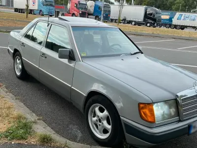 Gebraucht Mercedes 230 136 PS (100 kW) 1990 Grau Limousine
