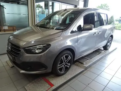Gebraucht Mercedes T180 Progressive 131 PS (96 kW) 2025 Grau Van / Kleinbus