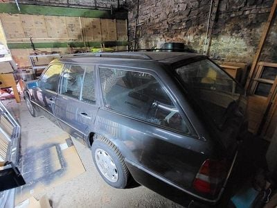 Blau Gebraucht 1991 Mercedes E230 Kombi | 2.700 €
