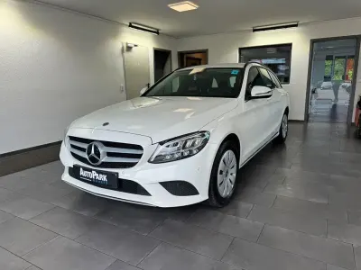 Gebraucht Mercedes C180 156 PS (114 kW) 2019 Weiß Limousine