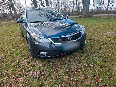 Gebraucht Kia Ceed 140 PS (102 kW) 2011 Grau Kleinwagen