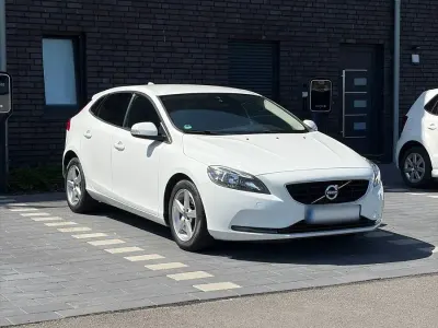 Gebraucht Volvo V40 120 PS (88 kW) 2015 Weiß Limousine