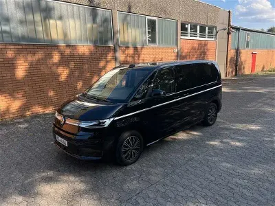 Gebraucht VW Multivan Style 150 PS (110 kW) 2024 Schwarz Van / Kleinbus