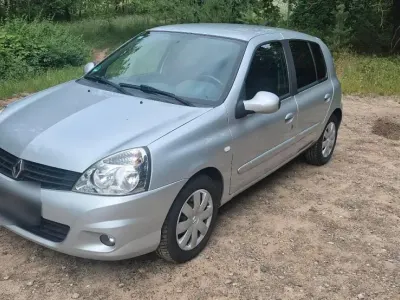 Gebraucht Renault Clio II 75 PS (55 kW) 2009 Silber Kleinwagen