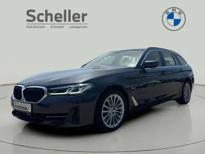 Gebraucht BMW 530e 292 PS (214 kW) 2022 Sophistograu brillanteffekt Kombi