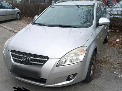 Silber Gebraucht 2007 Kia Ceed Kleinwagen | 2.500 €