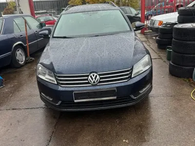 Gebraucht VW Passat 122 PS (89 kW) 2012 Blau Kombi
