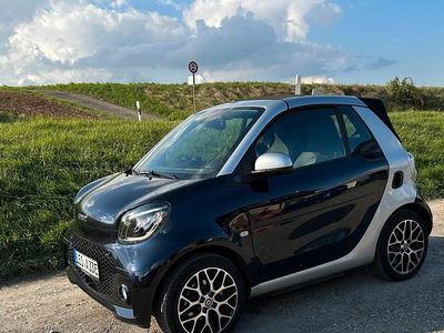 Blau Gebraucht 2023 Smart ForTwo Electric Drive Pulse Cabrio | 17.999 €