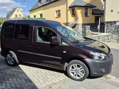 Gebraucht VW Caddy Trendline 102 PS (75 kW) 2011 Violett Van / Kleinbus