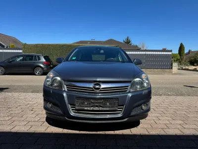 Używany Opel Astra Selection 116 KM (85 kW) 2009 Sedan/Limuzyna