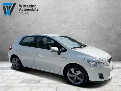 Gebraucht Toyota Auris Hybrid Travel 99 PS (72 kW) 2012 Weiß Limousine