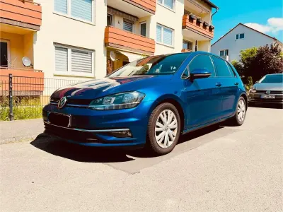 Second-hand VW Golf VII Sound 131 CP (96 kW) 2018 Albastru Berlinǎ