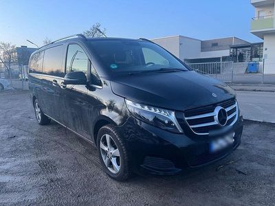 Schwarz Gebraucht 2019 Mercedes V220 Van / Kleinbus | 26.500 €