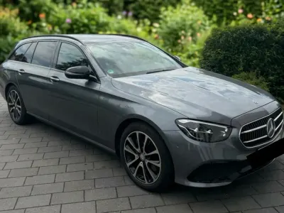 Gebraucht Mercedes E220 Avantgarde 200 PS (147 kW) 2022 Grau Kombi