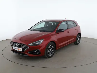 Gebraucht Hyundai i30 Intro Edition 120 PS (88 kW) 2021 Rot Limousine