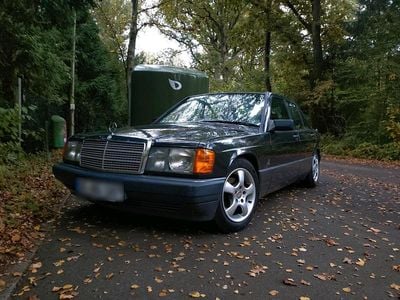 Second-hand Mercedes 190 109 CP (80 kW) 1988 Negru Berlinǎ