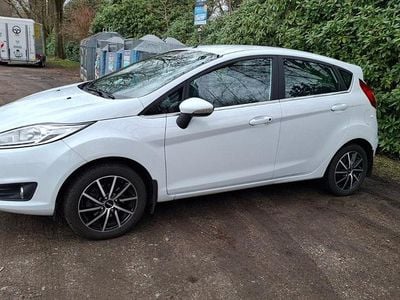 Begagnad Ford Fiesta Titanium 101 HK (74 kW) 2016 Vit Halvkombi