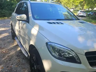 Gebraucht Mercedes ML250 204 PS (150 kW) 2012 Weiß SUV